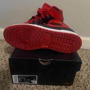 Size 7 Air Jordan 1 Mid